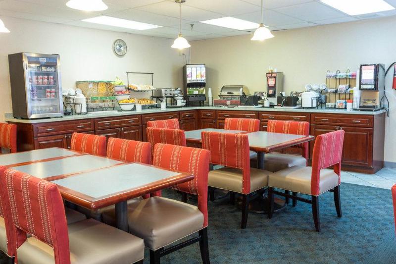 בית מלון כפרי Comfort Inn Civic Center