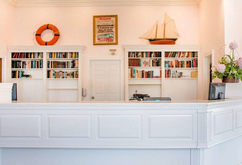 Отель Comfort Inn Lakeside