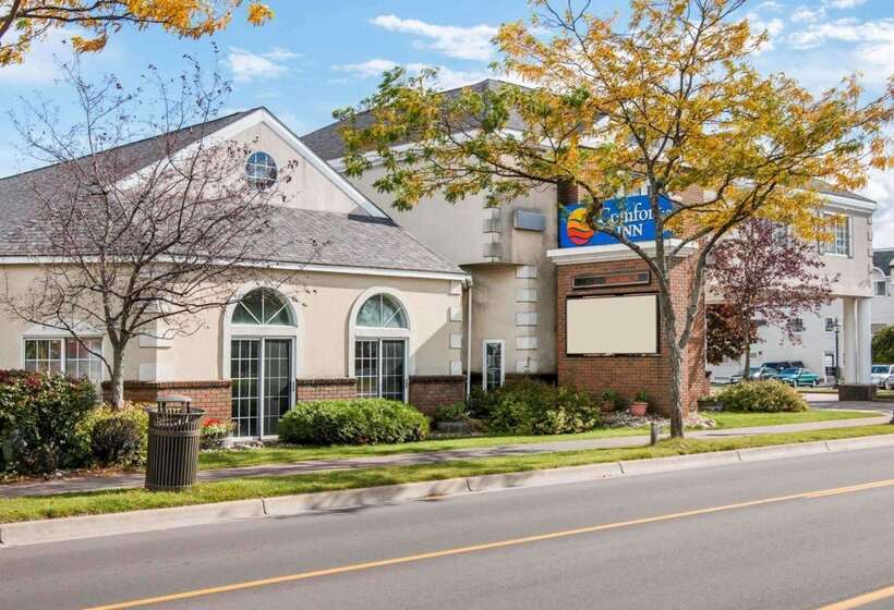 Отель Comfort Inn Lakeside