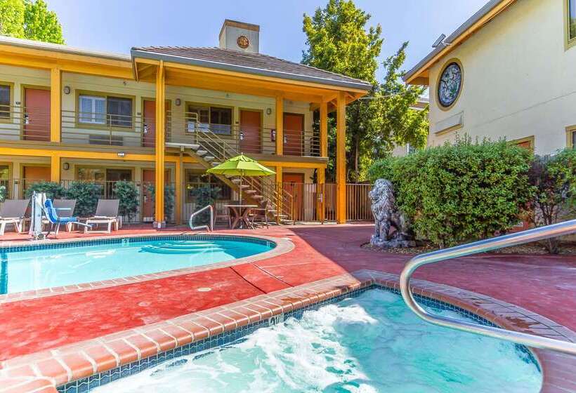 فندق Comfort Inn