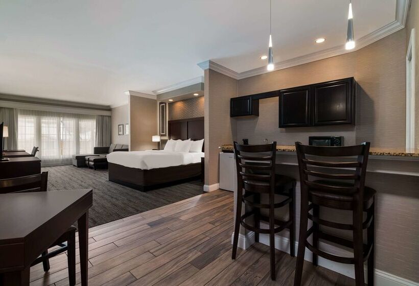 فندق Comfort Inn & Suites Plattsburgh  Morrisonville