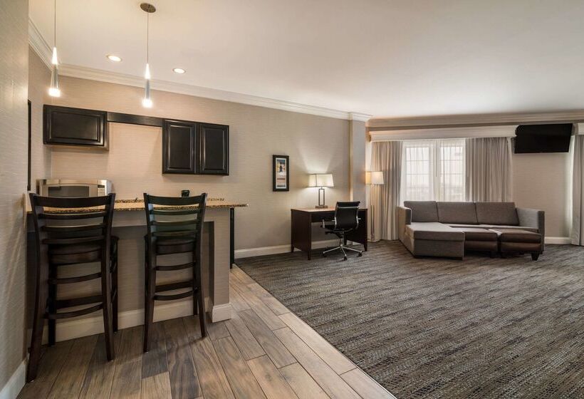 فندق Comfort Inn & Suites Plattsburgh  Morrisonville