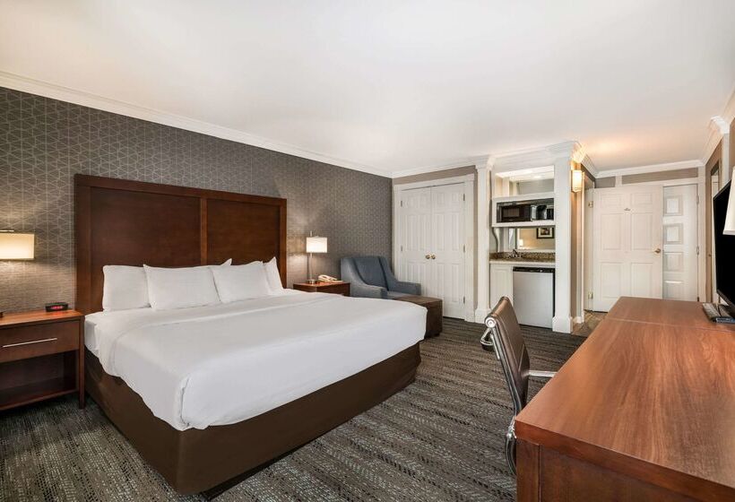 فندق Comfort Inn & Suites Plattsburgh  Morrisonville
