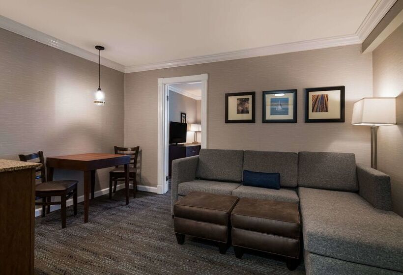 فندق Comfort Inn & Suites Plattsburgh  Morrisonville