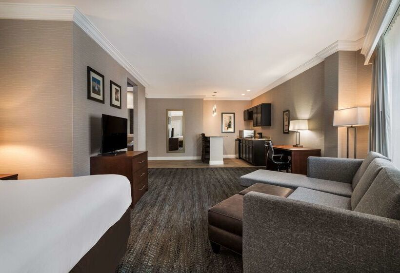 فندق Comfort Inn & Suites Plattsburgh  Morrisonville