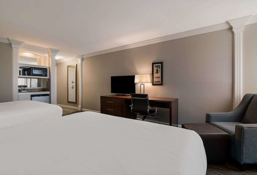 فندق Comfort Inn & Suites Plattsburgh  Morrisonville