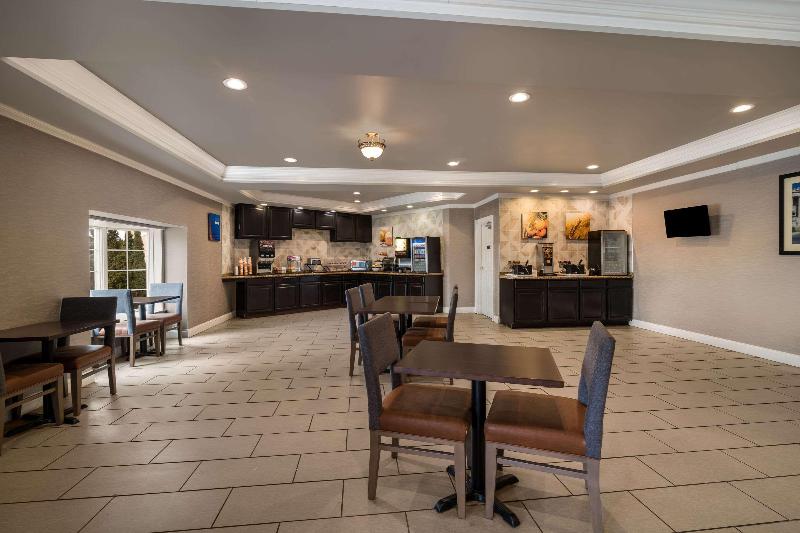 فندق Comfort Inn & Suites Plattsburgh  Morrisonville