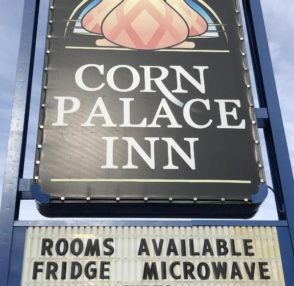 فندق Corn Palace Inn