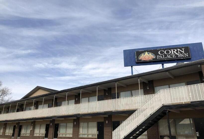 فندق Corn Palace Inn