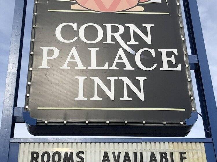 فندق Corn Palace Inn
