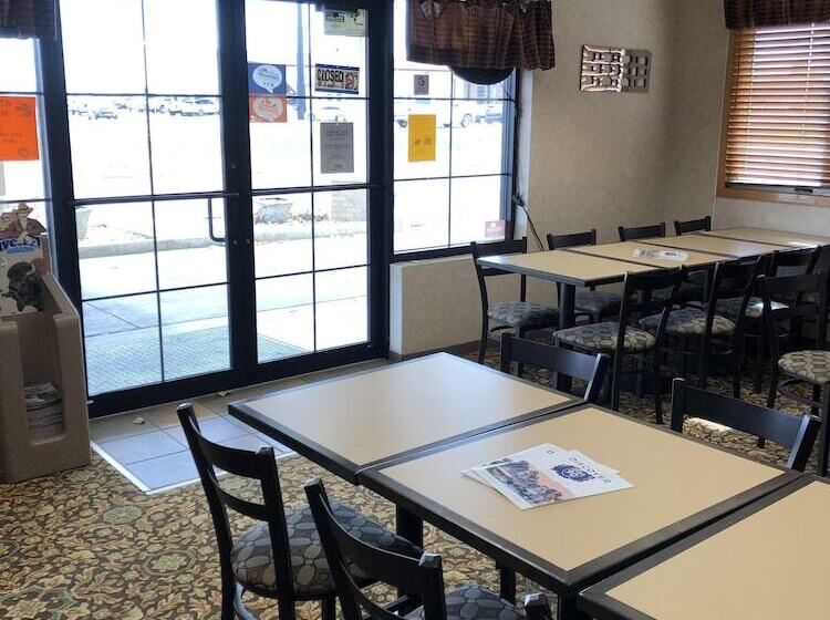 فندق Corn Palace Inn