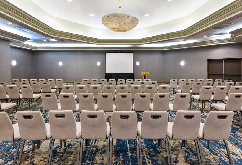 هتل Crowne Plaza Columbus North   Worthington, An Ihg