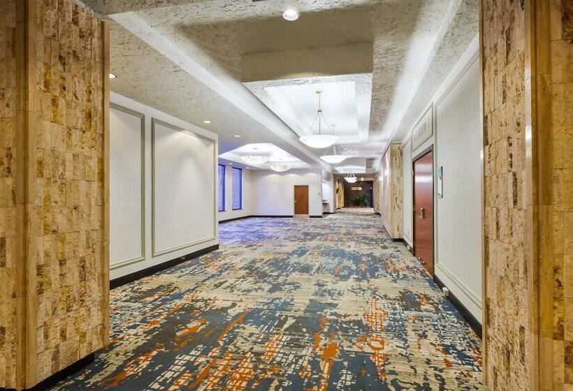 ホテル Crowne Plaza Columbus North   Worthington, An Ihg