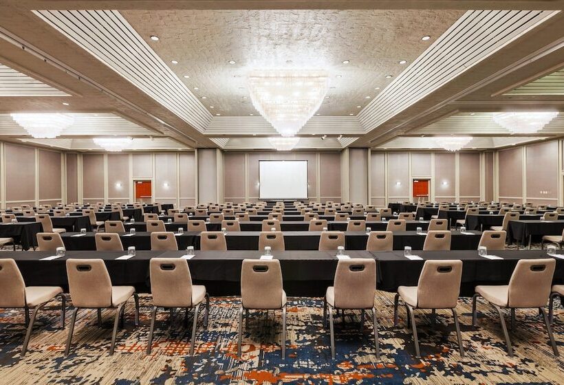 ホテル Crowne Plaza Columbus North   Worthington, An Ihg