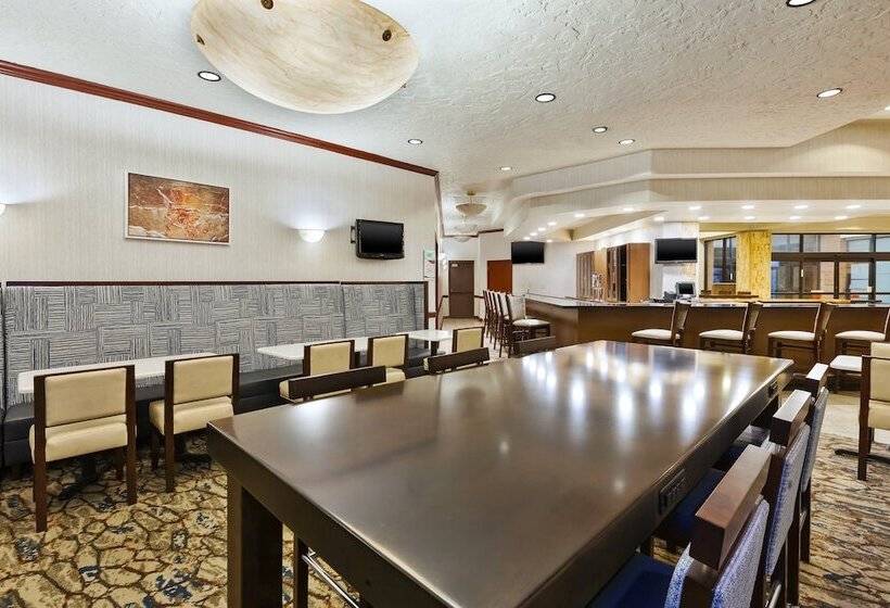 هتل Crowne Plaza Columbus North   Worthington, An Ihg