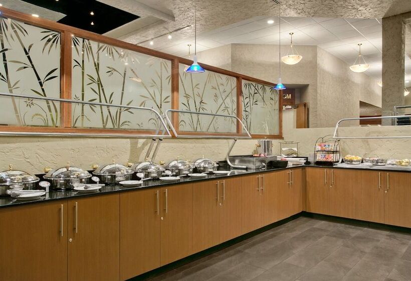 هتل Crowne Plaza Columbus North   Worthington, An Ihg