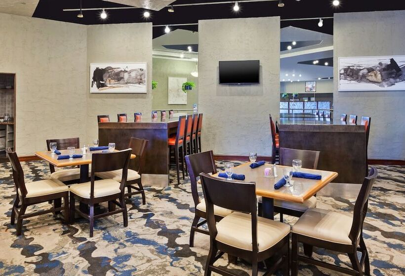 هتل Crowne Plaza Columbus North   Worthington, An Ihg