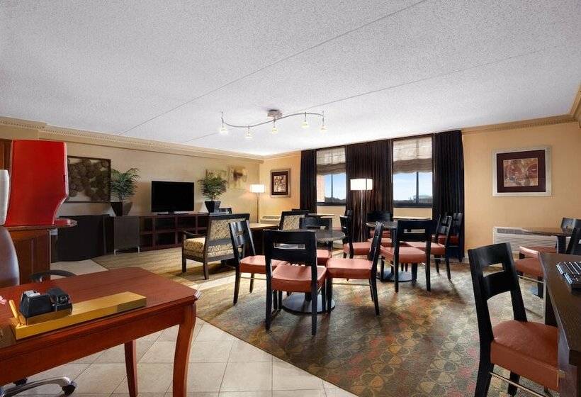 ホテル Crowne Plaza Columbus North   Worthington, An Ihg