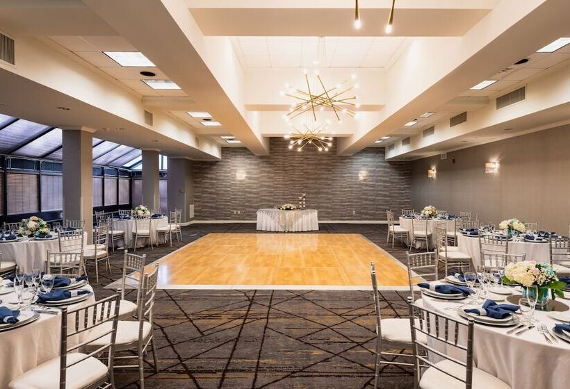 فندق Crowne Plaza Edison, An Ihg