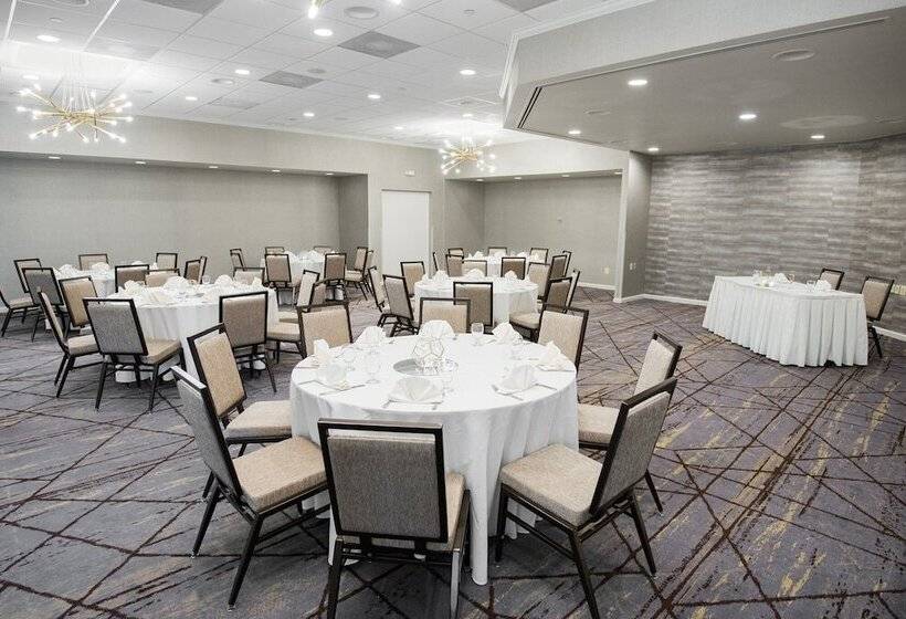 فندق Crowne Plaza Edison, An Ihg