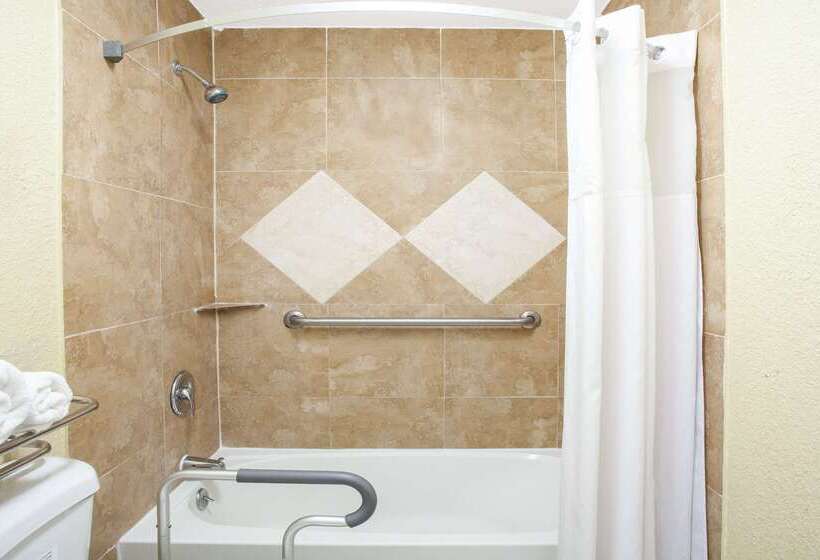 Отель Days Inn By Wyndham Orlando Downtown