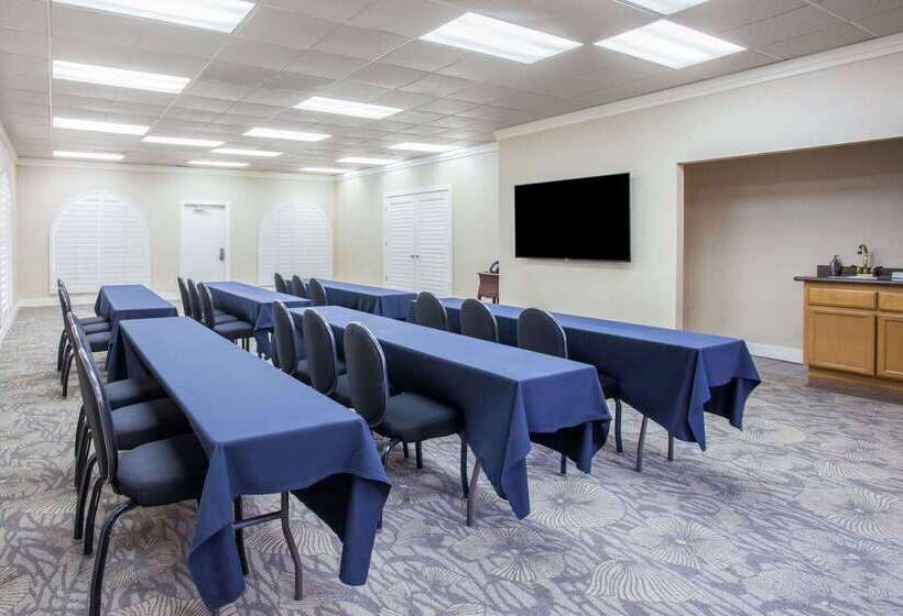 Days Inn By Wyndham San Diego Hotel Circle