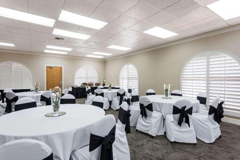 Days Inn By Wyndham San Diego Hotel Circle