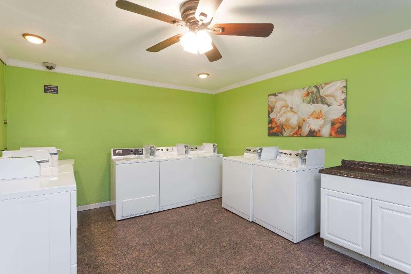 Days Inn By Wyndham San Diego Hotel Circle