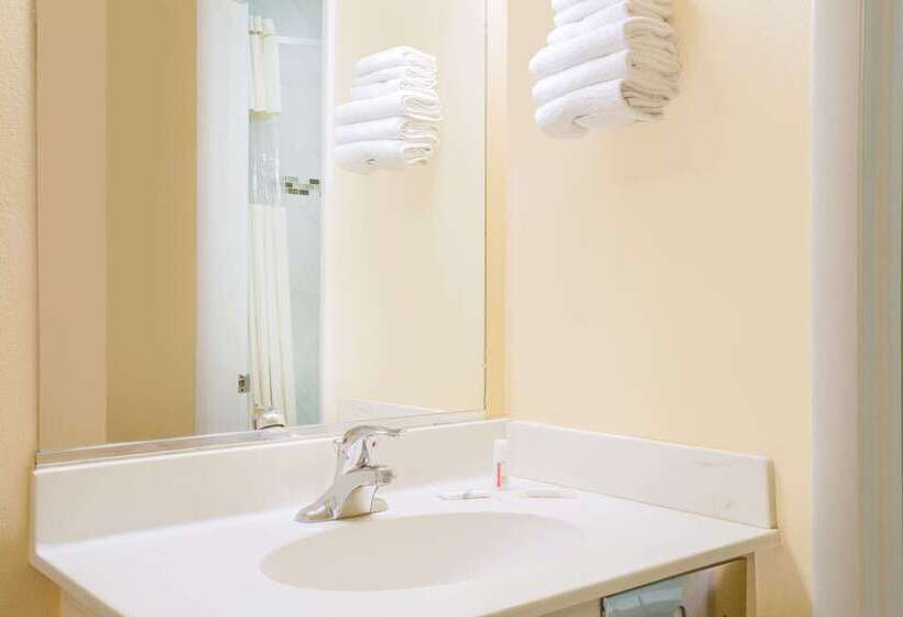 בית מלון כפרי Days Inn By Wyndham St. George