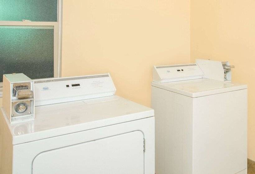 בית מלון כפרי Days Inn By Wyndham St. George