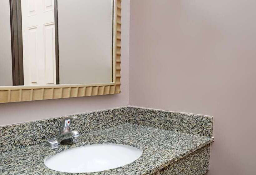 בית מלון כפרי Days Inn By Wyndham West Covina