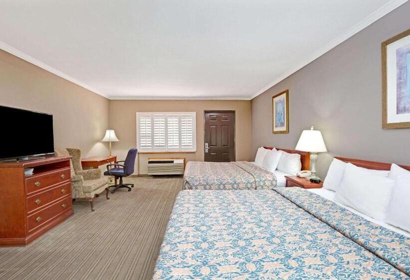 酒店 Days Inn By Wyndham West Covina