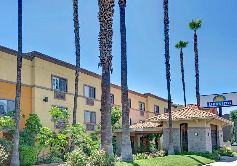 酒店 Days Inn By Wyndham West Covina