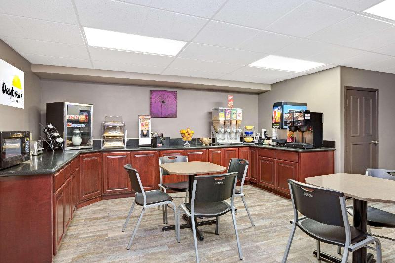 בית מלון כפרי Days Inn By Wyndham West Covina