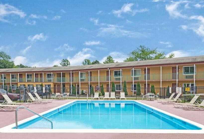 هتل Days Inn By Wyndham Branford New Haven Conference Center