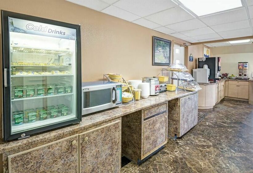 هتل Days Inn By Wyndham Branford New Haven Conference Center