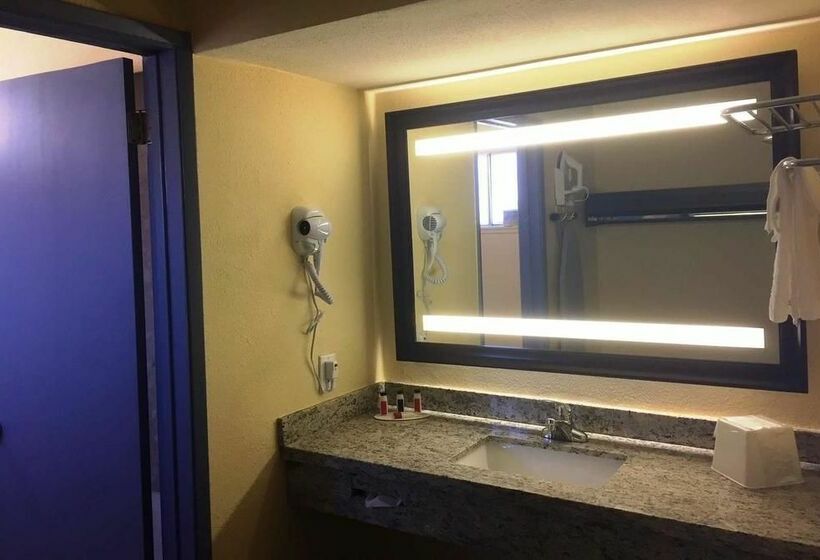 酒店 Days Inn By Wyndham Airport  Phoenix