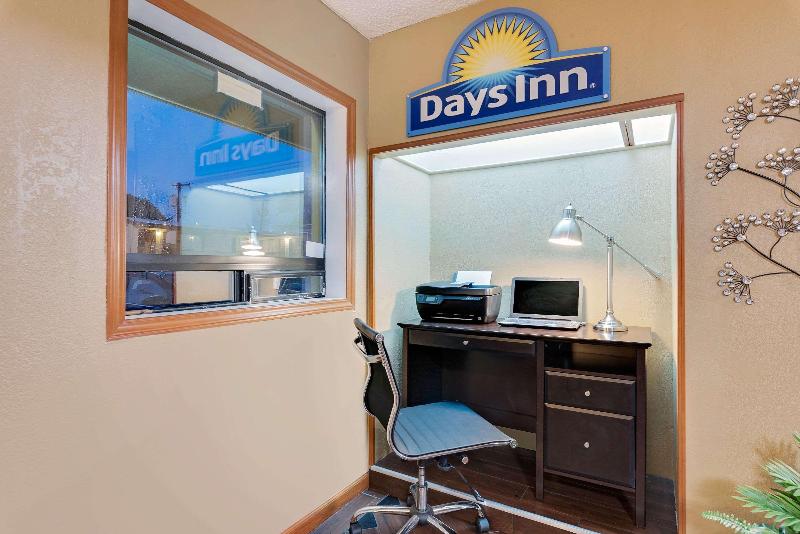 Отель Days Inn Spokane