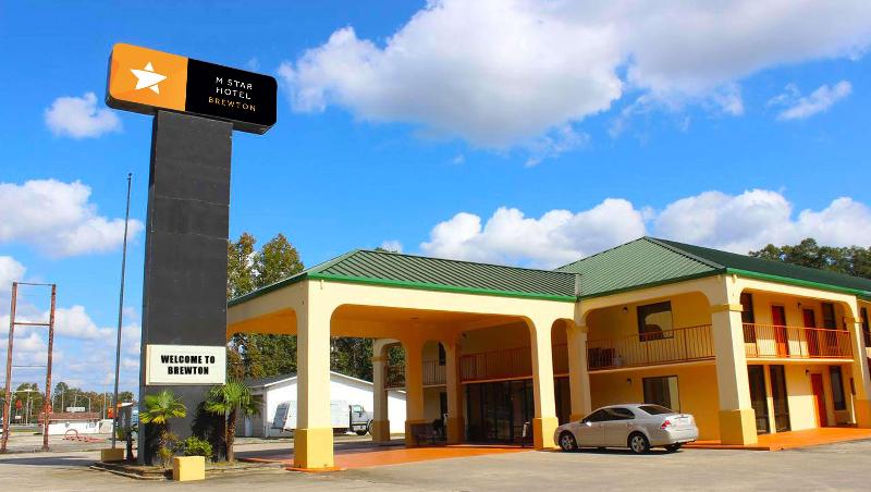 בית מלון כפרי Days Inn & Suites By Wyndham Brewton