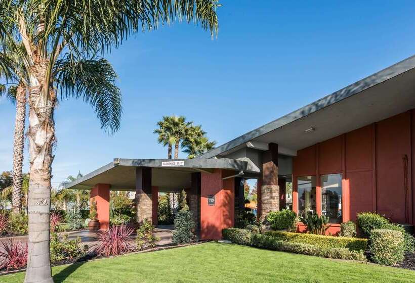 فندق Days Inn & Suites By Wyndham Lodi