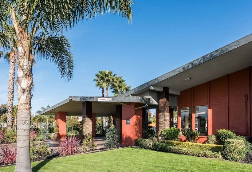 فندق Days Inn & Suites By Wyndham Lodi