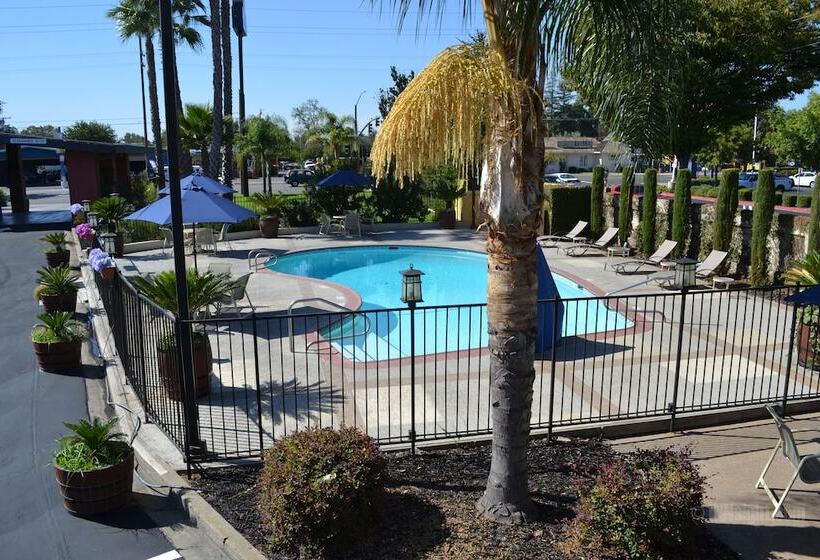 فندق Days Inn & Suites By Wyndham Lodi