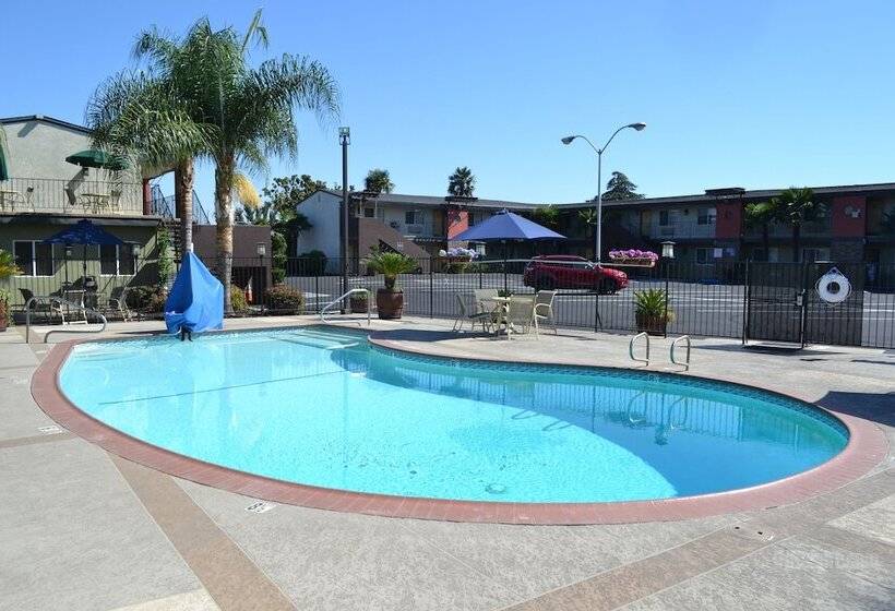 فندق Days Inn & Suites By Wyndham Lodi