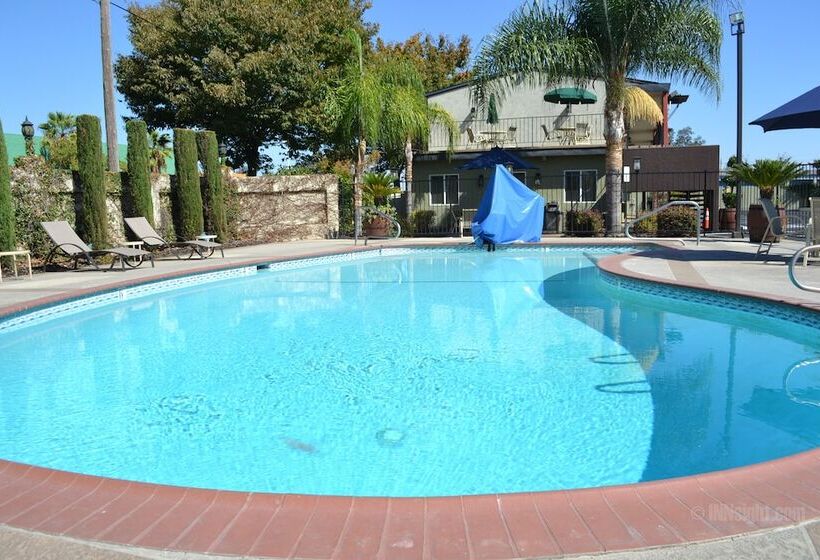 فندق Days Inn & Suites By Wyndham Lodi