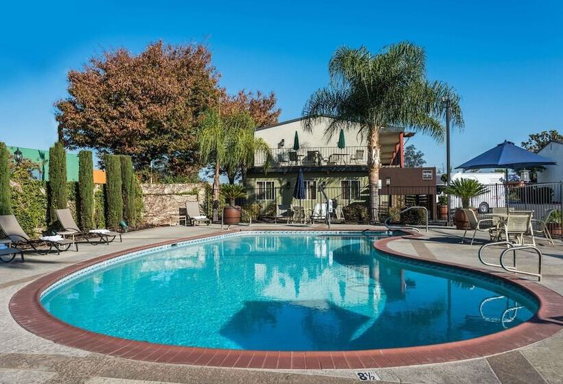 فندق Days Inn & Suites By Wyndham Lodi