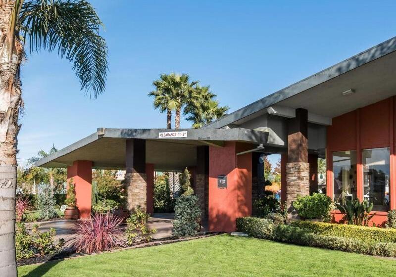 فندق Days Inn & Suites By Wyndham Lodi