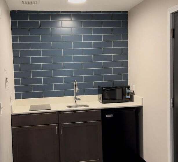 ホテル Days Inn And Suites By Wyndham Port Huron