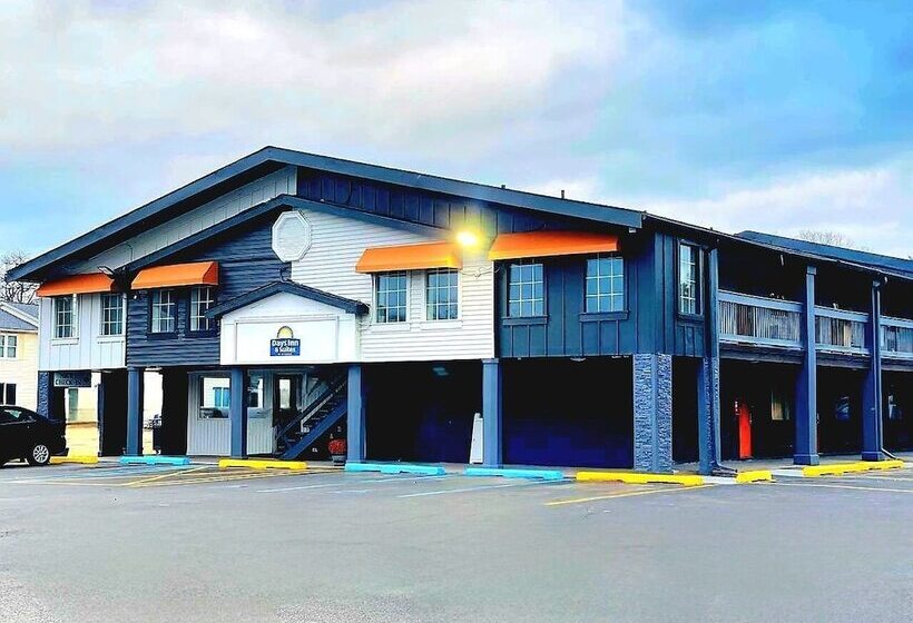 هتل Days Inn And Suites By Wyndham Port Huron