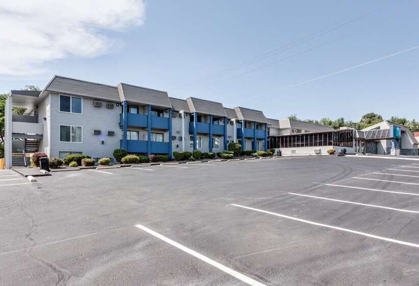 فندق Days Inn & Suites By Wyndham Spokane