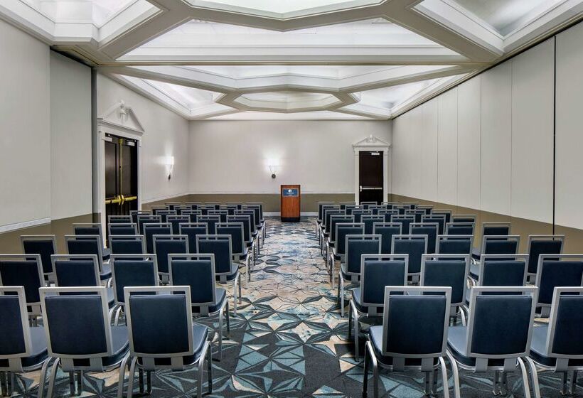 فندق Doubletree By Hilton Nashua